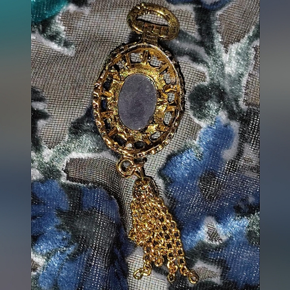 Cameo Pendant Goldtone with Tassles Vintage Carved Shell - Picture 3 of 11